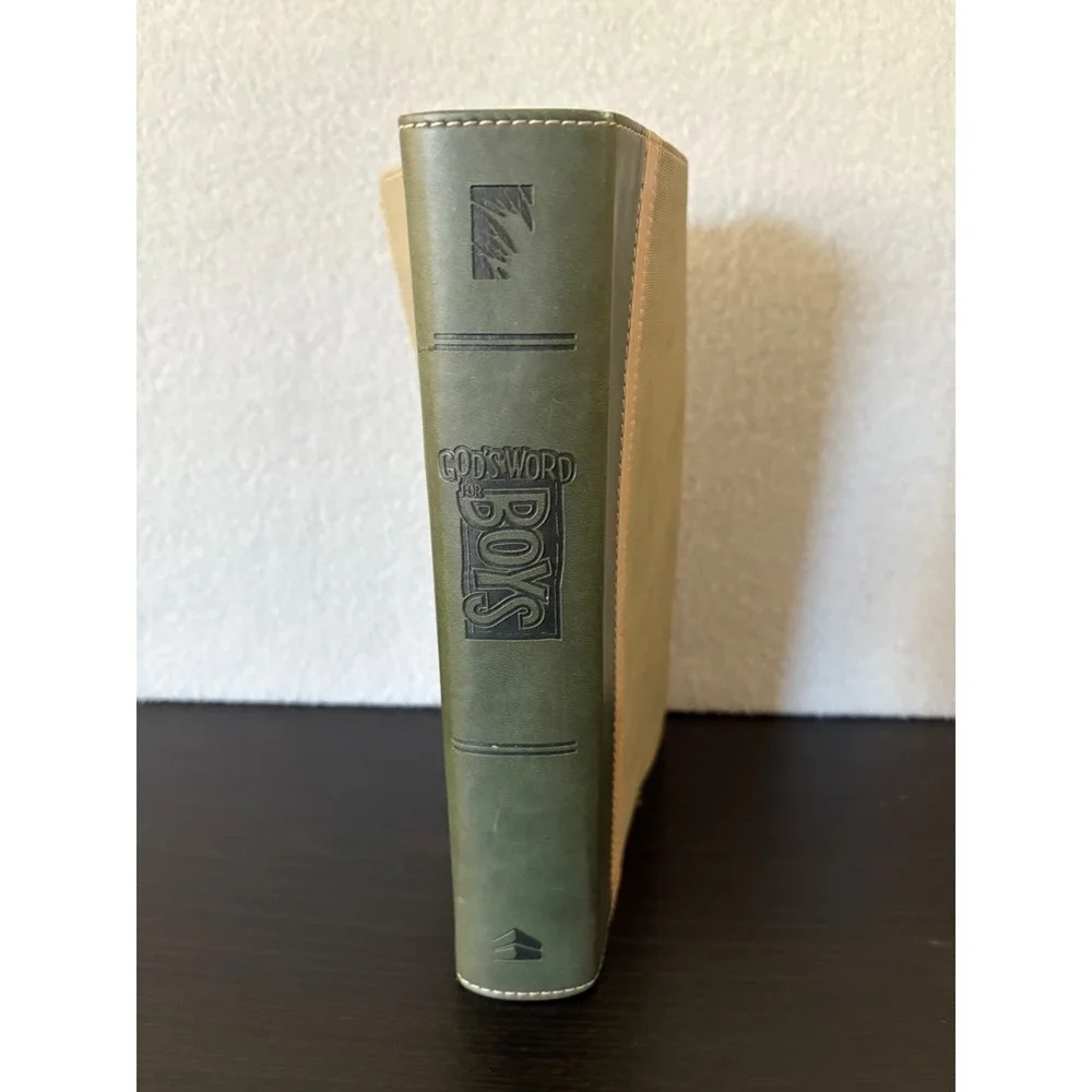 God's Word for Boys Bible 2010 Baker Publishing Group Green/Beige Canvas Leather